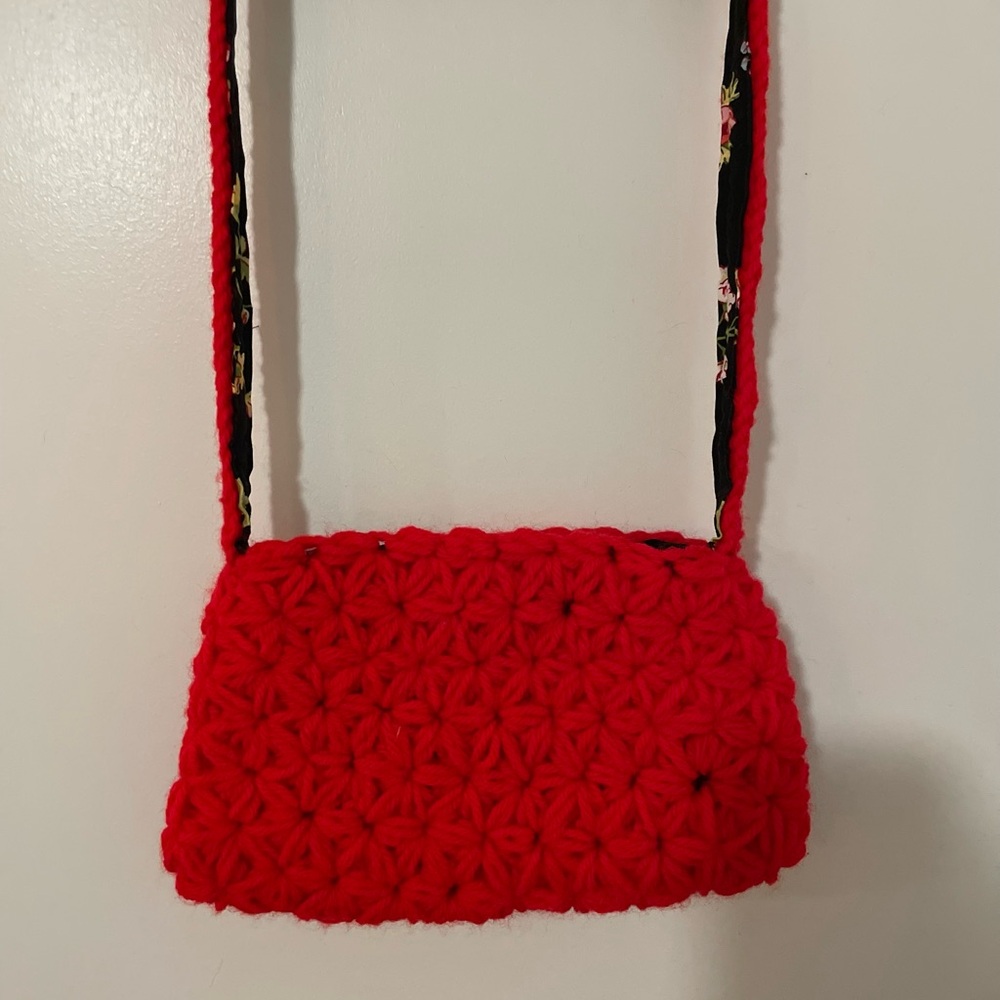 Red Jasmine Crochet Shoulder Bag - Fabric lined!